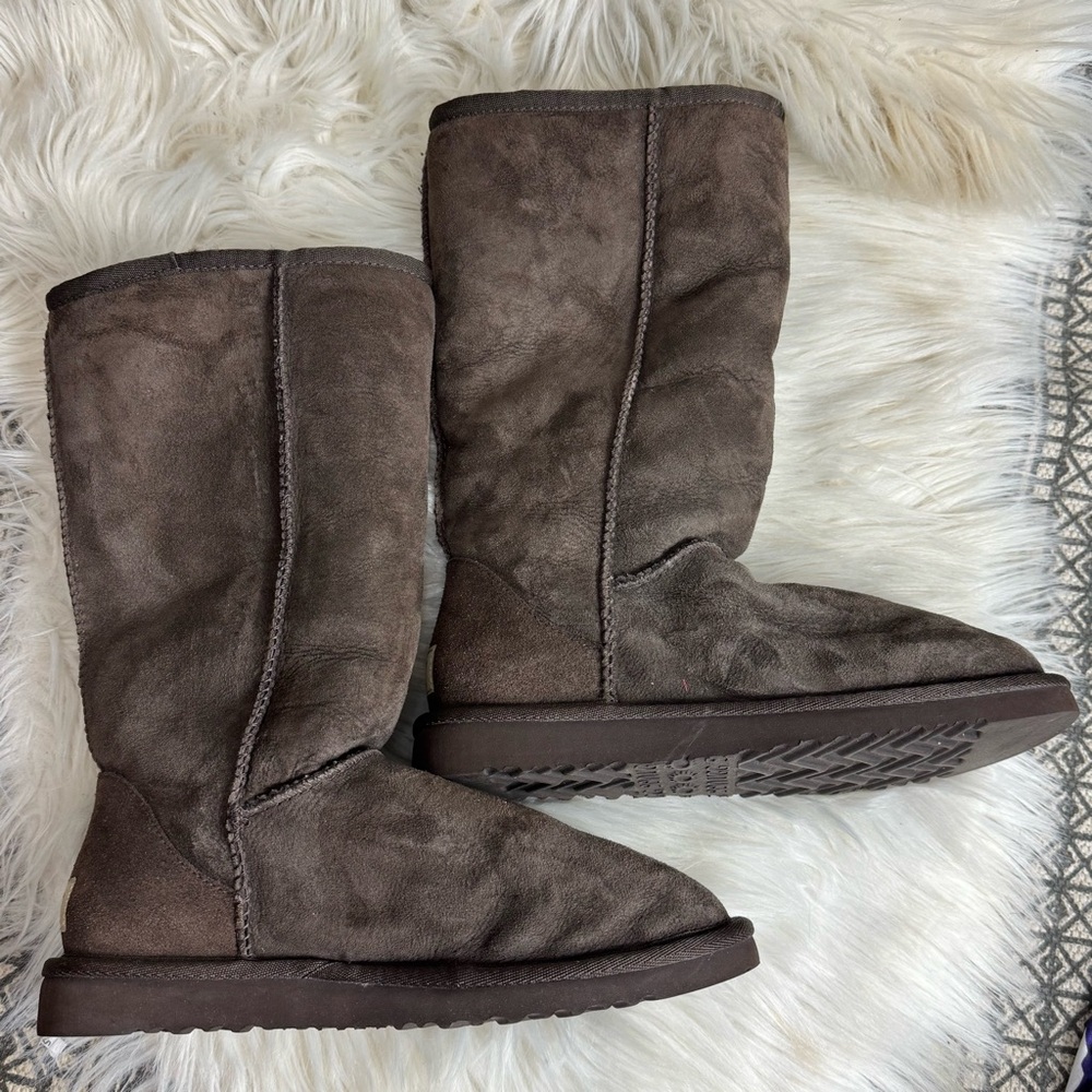 UGG Australia Classic Tall‎ Chocolate Brown Sheepskin Lined Boots Ladies W6
